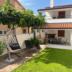Family Apartment Peroj